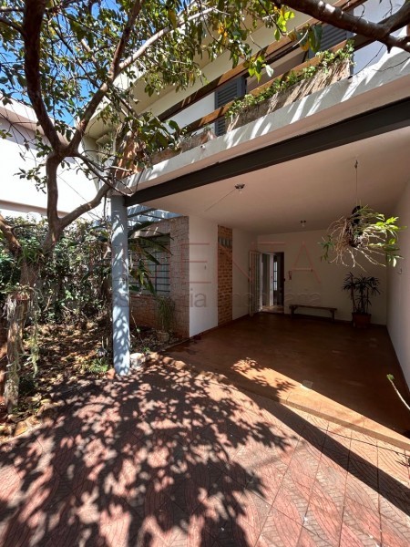 Casa para alugar com 3 quartos, 160m² - Foto 1